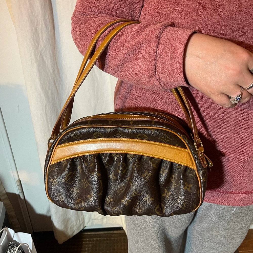 Limited Edition GUC Louis Vuitton Klara Handbag - Picture 10 of 10
